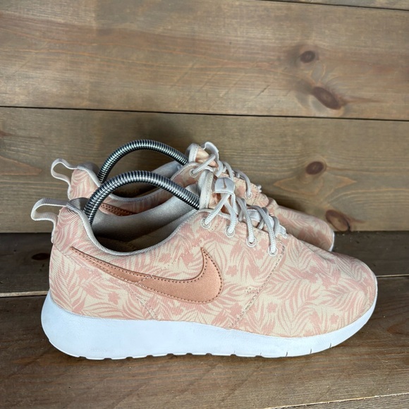 nike roshe one womens size 8.5 shoes 7Y pink floral running sneakers - Picture 2 of 7